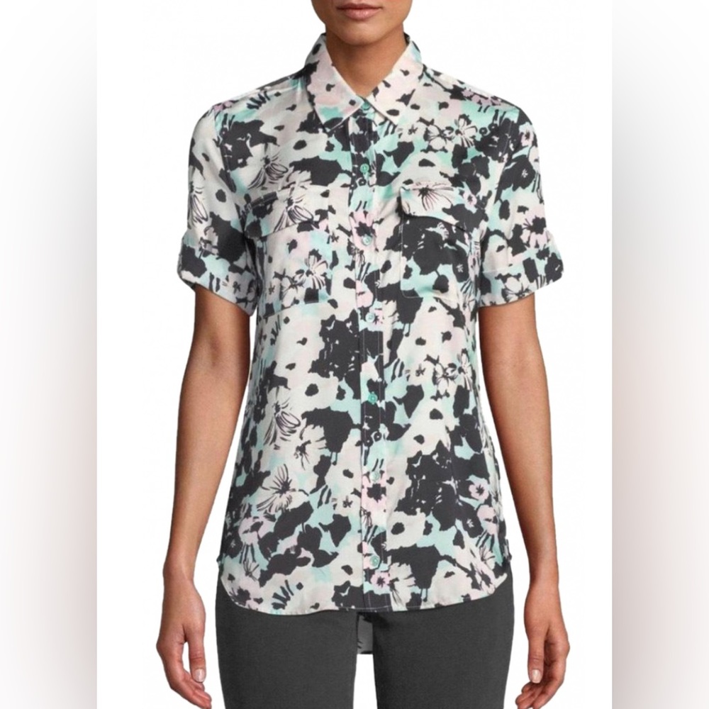 Equipment Short Sleeve Slim Signature Blouse Size S